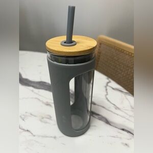 Aesthetically-pleasing gray reusable water bottle